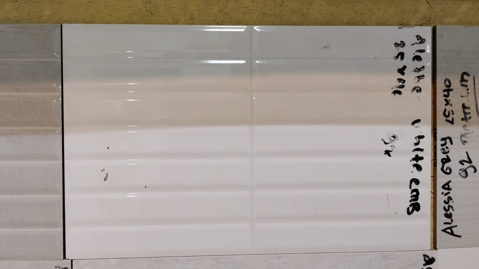 Keramik 25x40 Alettea White