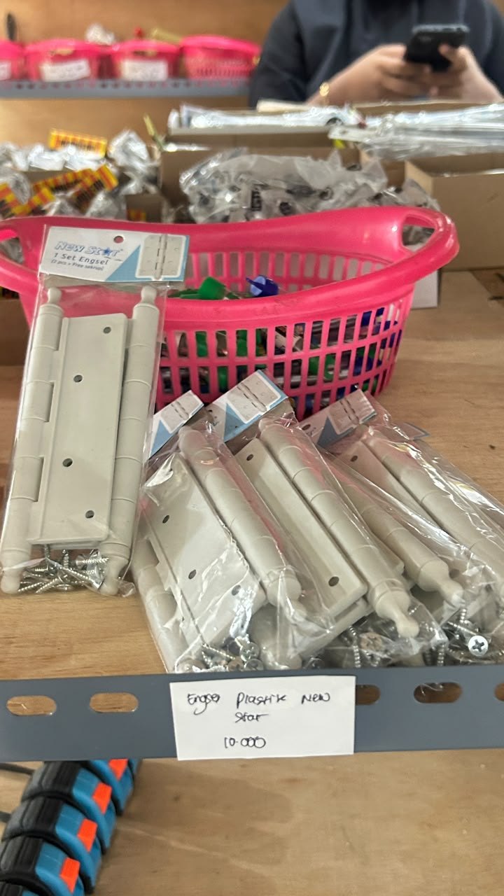 Engsel Plastik foto 1