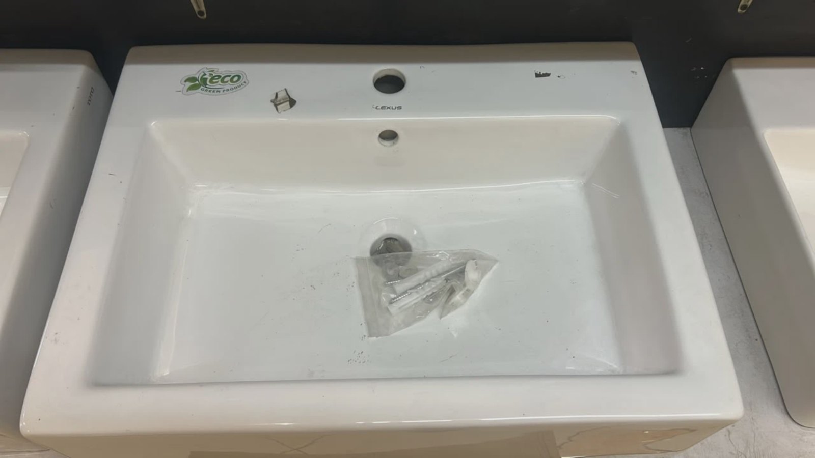 Wastafel Lexus Putih